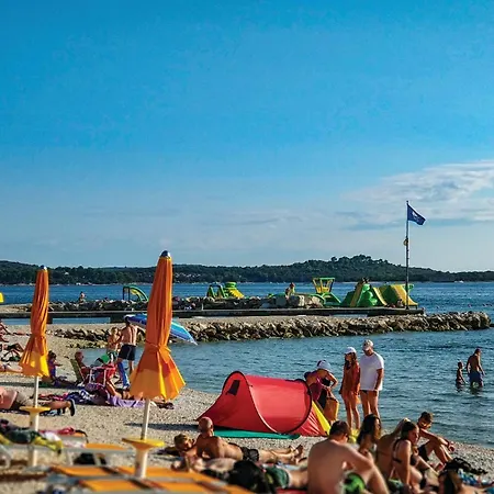 1 Bedroom Stunning In Apartmán Fažana