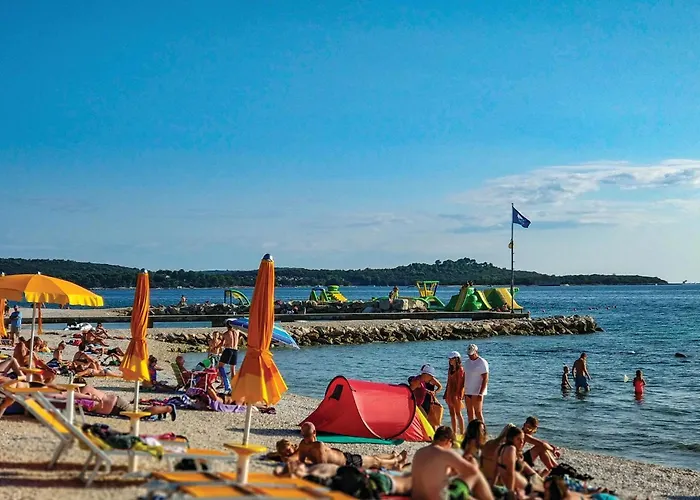 1 Bedroom Stunning In Apartmán Fažana